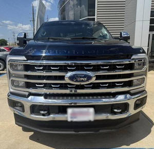 Ford F-250 Super Duty Lariat Crew Cab 4WD Diésel Automático 2024 Usado Limpio con Interior de Cuero Oscuro R18 - Product Image 4