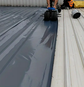 Rollo de membrana impermeabilizante de PE de alta adherencia para techos de paneles galvanizados exteriores y almacenes en los EE. UU. - Product Image 3