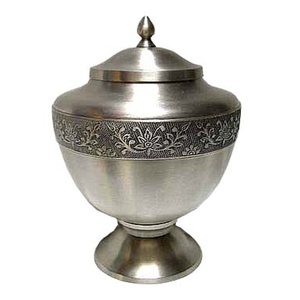 Urne de crémation en laiton gravée de fleur de cœur, Design moderne, Vintage, faite à la main, cendres funérailles, urne de qualité supérieure - Product Image 2