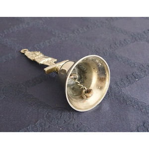 Petite cloche suspendue en laiton poli, usage polyvalent, idéale pour les carillons éoliens, la décoration d'église, artisanat métallique, cloche artisanale d'Inde - Product Image 5