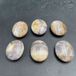 Venta al por mayor de Indocraftstone: Piedra de palma de cristal de amatista y jaspe natural de alta calidad, 45x35x15mm, coleccionable artístico, artesanía de Indonesia - Product Image 5