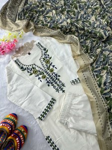 Conjunto de Kurti Tradicional de Algodón Khadi de Primera Calidad, Listo para Usar, con Hermosos Bordados, Disponible en Tallas Grandes y en Varios Colores - Product Image 5