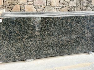 Usine de dalle de comptoir de cuisine en granit de pierre naturelle gris argenté en gros pour le pavage de bâtiment et le revêtement mural en Inde - Product Image 4