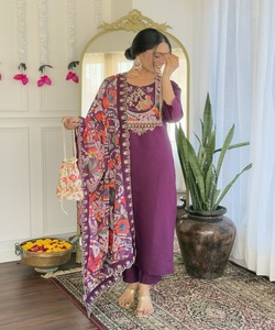 Conjunto de tres piezas personalizado, parte inferior superior con Dupatta, proveedor mayorista, compra en línea, vestidos de moda sexy informales, ropa para mujer - Product Image 1