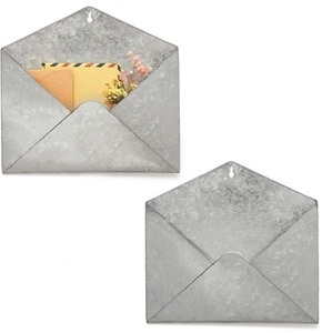 Bolsillo de pared de almacenamiento de estaño galvanizado de granja en diseño de cesta colgante con acabado en bruto perfecto para artículos de decoración del hogar - Product Image 4