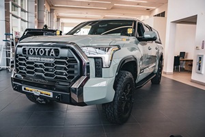 Toyota Tundra Platinum Crew-max 4x4 Estilo Todoterreno 2024 con Paquete TRD - Product Image 2