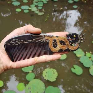 Peine de cuerno de búfalo hecho a mano de primera calidad-Solución natural para el cuidado del cabello - Product Image 2