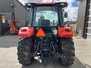 Tracteur agricole de taille moyenne 4x4 haute puissance, confort et précision, composants principaux moteur et engrenage, 2020 pour M4D-071HDC12 - Product Image 4