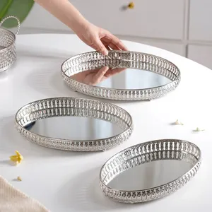 Bandeja de servicio decorativa de metal ovalada clásica con diseño de lujo para soluciones de servicio elegantes a precio mayorista - Product Image 2
