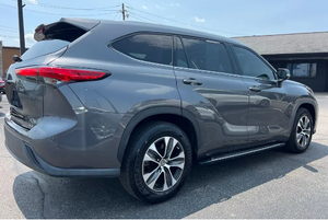 PREMIUM NEAT 2022 Toyota Highlander XLE FWD 3.5L V6 DOHC 8 velocidades automático - Product Image 3