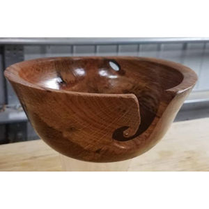 Bol de fil en bois durable Support élégant parfait pour garder le fil bien rangé et créer un bel espace de travail artisanal - Product Image 3