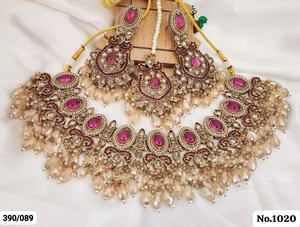 Conjunto de collar Kundan tradicional elegante con piedras multicolores y pendientes a juego, perfecto para bodas, ocasiones festivas - Product Image 4