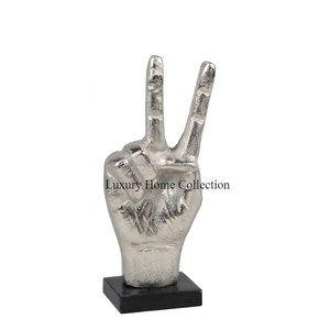 Sculpture Design attrayant poli brillant couleur argent geste de la main Statue de table décorative pour la maison et le bureau au prix de gros - Product Image 1