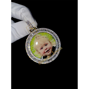 สร้อยคอเงินหรูหราตามสั่งสีเงินฮิปฮอปทรงรูปภาพน้ำแข็งจี้ภาพเครื่องประดับที่ได้รับความนิยมสร้อยคอบาแกตต์โมอิสสำหรับทุกเพศ - Product Image 1