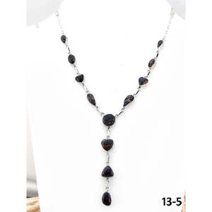 Collier artisanal du Sud-Ouest avec incrustation de style unique en argent sterling et serti de pierres noires - Product Image 1