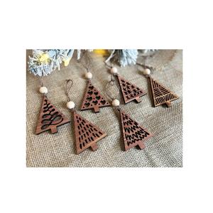 Ornement suspendu de Noël en bois fabriqué à la main adapté à la décoration d'arbre de vacances et au design d'intérieur saisonnier - Product Image 1