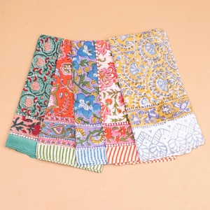 Bufanda de algodón con estampado de bloques florales coloridos orgánicos-Accesorio de moda para mujer transpirable y multifuncional de longitud corta - Product Image 4