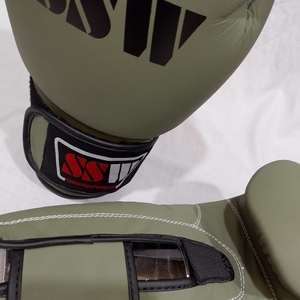 Gran oferta de guantes de boxeo profesionales de 14Oz y 16oz, guantes de entrenamiento de patadas transpirables cómodos con logotipo personalizado para adultos, hechos para gimnasios - Product Image 2