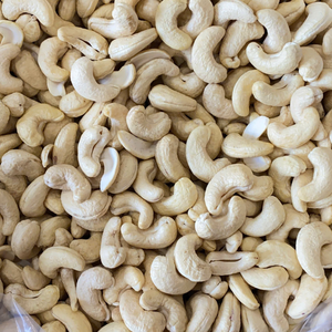 Vente en gros de noix de cajou crues de haute qualité W180 W240 W320 noix de cajou 1 kg exportées vers l'Asie, l'UE, le Moyen-Orient de Santigo - Product Image 1