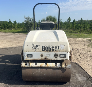 Tractor de ruedas B-O-B-C-A-T BCA24 de 2005 con motor y caja de cambios, listo para enviar - Product Image 2