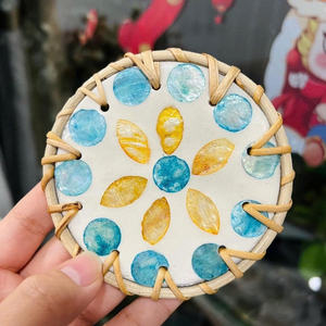Posavasos de concha de ratán hecho a mano colorido, mantel individual aislado para taza de té, accesorios de mesa decorativos de concha de ratán tejida para el hogar - Product Image 1
