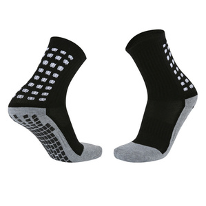 Calcetines antideslizantes con agarre para hombres y mujeres, calcetines deportivos antideslizantes negros y grises para fútbol, baloncesto, Yoga y entrenamiento - Product Image 3