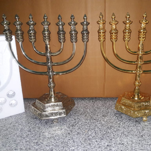 ถ้วยเทียนทรงกลมแบนทำด้วยมือทำด้วยมือทำจากโลหะสีทอง/เงินสำหรับตกแต่งคริสต์มาส Menorah - Product Image 1