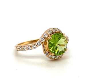 Anillo de bodas personalizado para mujer de oro amarillo de 14 quilates con piedra de nacimiento de Agosto de diamante de peridoto verde de corte redondo Natural para fiestas - Product Image 2