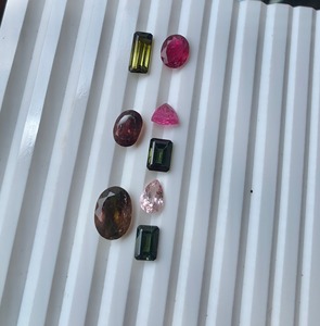 Lote de Turmalina Natural de 1094.40 Quilates, Multicolor, Corte Trillón, Facetada, Paquete de 8 Piezas, Gemas Mehrajudin para Joyería - Product Image 3