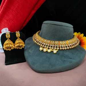 Ensemble collier en or et pierre Kundan avec breloque royale avec finition luxueuse en or, idéal pour les mariages, les occasions festives - Product Image 1