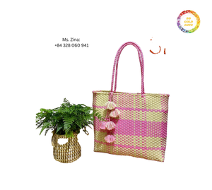 Cesta de la compra de mimbre tejida a mano al por mayor, bolsa de mimbre de plástico, decoraciones florales bordadas, bolso de mano de estilo vietnamita para mujer - Product Image 1