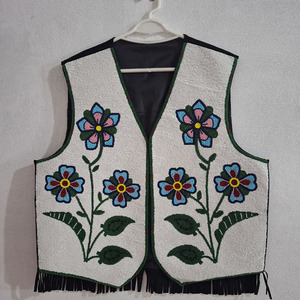 Chaleco de Cuero de Gamuza para Hombre, Estilo Americano Ligero, Personalizado con Flecos y Cuentas, Color Marrón, Chaleco de Cuero Grueso - Product Image 4