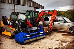 เครื่องตัดหญ้าแบบสกิดสเตียร์ JCB รุ่นใหม่ สำหรับงานหนัก ใช้ในป่าไม้ พร้อมอุปกรณ์ต่อพ่วงสำหรับรถตัก ใช้ปั๊ม HYDAC รุ่นปี 2023 จากเบลเยียม - Product Image 3