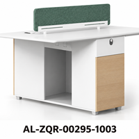 Poste de travail de bureau pour quatre personnes, avec pieds en A verts, panneaux de 25 mm et armoires intégrées, idéal pour les espaces de travail partagés modernes.