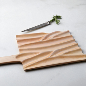 Plateau de service en bois naturel écologique en gros, plateau à charcuterie rond artisanal pour hôtels de luxe - Product Image 1