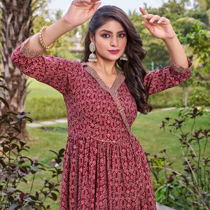 Ensemble Kurta Anarkali en polyester pour femmes, création Neeta, vêtements de fête indiens, pantalon extensible, dupatta, Diwali, festivités, soleil - Product Image 1