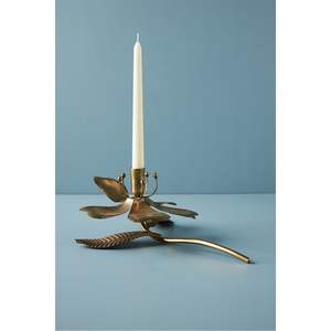 Porte-bougie à main minimaliste en laiton finition laiton, élégant chandelier à bougie conique, base de bougie en métal cannelé pour cheminée et table à manger - Product Image 2