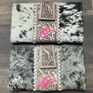 Nueva Cartera de Cuero Vacuno con Pelo Estilo Occidental, Cartera Larga Bifold de Cuero Repujado Hecha a Mano con Múltiples Ranuras para Tarjetas - Product Image 1