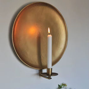 Porte-bougie mural en métal à finition antique pour des accents muraux intérieurs élégants, propres et minimalistes - Product Image 1