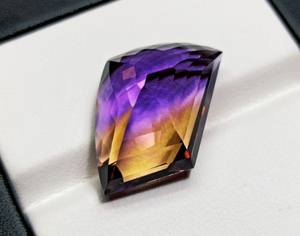 อเมทรินแท้ 100% เกรด A.A.A คุณภาพเยี่ยม ทรงเหลี่ยมเจียระไนสวยงาม สีชีวภาพ รูปทรงแฟนซี - Product Image 2