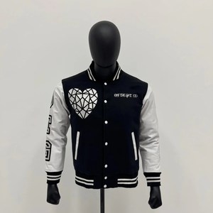 Chaquetas Varsity para Hombre de Alta Calidad, con Logotipo Personalizado, Bordado Chenille, Cuerpo de Lana y Mangas de Cuero Vacuno - Product Image 1