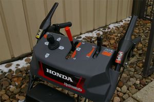 Hondaa HSL2511 HSS928A Auger Smart FI Track Snow Blower Red And Gray Color Snow Blower Red Gas <b>Powered</b> Two Stage Auger Clearing - Product Image 5