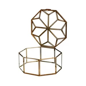 Boîte à bijoux moderne en métal et verre faite à la main, intérieur en velours - Product Image 4