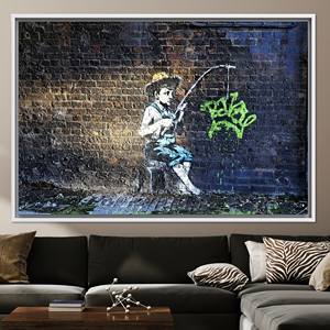Tableau sur toile imprimé Banksy Fishing Boy : Décoration graffiti urbaine, TOILE ENCADRÉE BLANCHE - Product Image 1