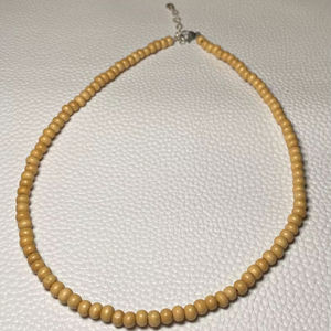 Collier artisanal en perles de bois naturelles - Product Image 1