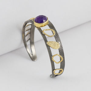 Bracelet tendance en améthyste plaqué or aux designs uniques pour femmes, idéal pour les fiançailles, les mariages et les fêtes - Product Image 2