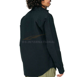 เสื้อยีนส์ทรงหลวมคอปก100% สไตล์วินเทจใหม่ฤดูใบไม้ผลิติดกระดุมหน้าสั่งทำแนวสตรีทสำหรับผู้ชาย - Product Image 6