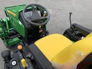 Tractor de Ruedas John Deere 2025R de Alta Calidad para Agricultura con Motor, Bomba de Engranajes, Nuevo y Usado - Product Image 2