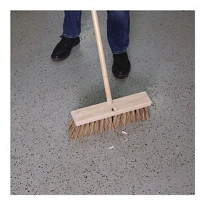 Boardwalk 1-1/8 pouces X 54 In. Manche de balai en bois dur laqué à extrémité conique, naturel, pour usage domestique - Product Image 3