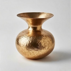 Opaline Root Premium Vessel Opulent Grace Tall Bronce Acabado Diseñador Jarrón de metal Exquisito acento hecho a mano para la decoración del hogar - Product Image 3